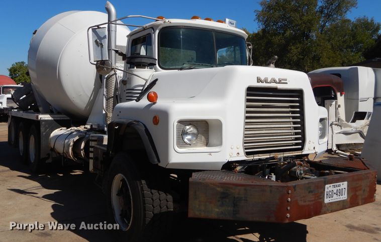 image for item DI1777 2001 Mack DM690S ready mix truck