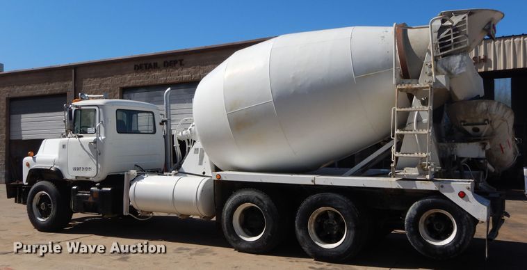 image for item DI1777 2001 Mack DM690S ready mix truck