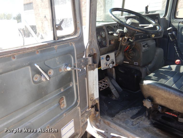 image for item DI1777 2001 Mack DM690S ready mix truck