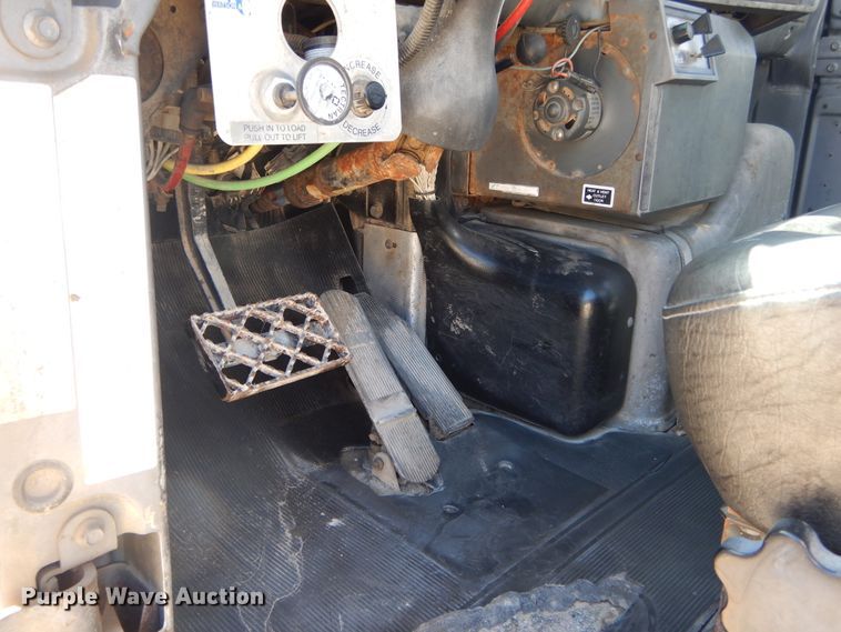 image for item DI1777 2001 Mack DM690S ready mix truck