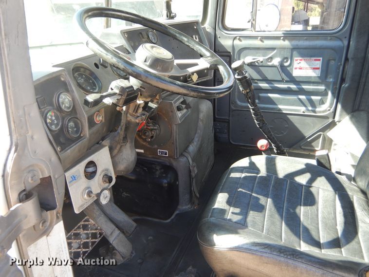 image for item DI1777 2001 Mack DM690S ready mix truck