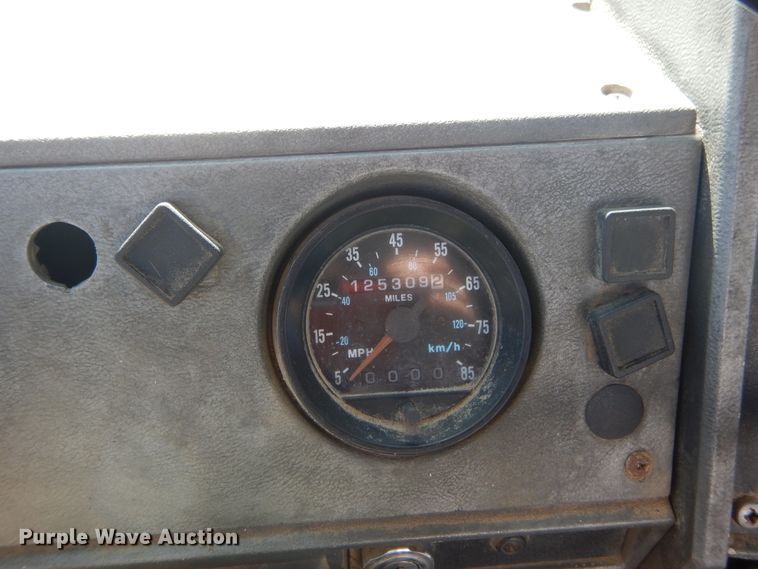 image for item DI1777 2001 Mack DM690S ready mix truck