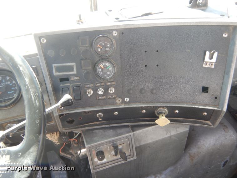 image for item DI1777 2001 Mack DM690S ready mix truck