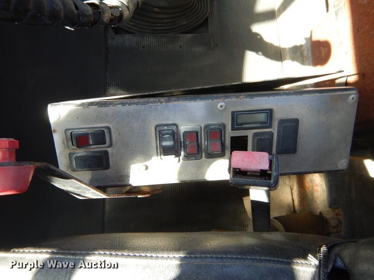 image for item DI1777 2001 Mack DM690S ready mix truck