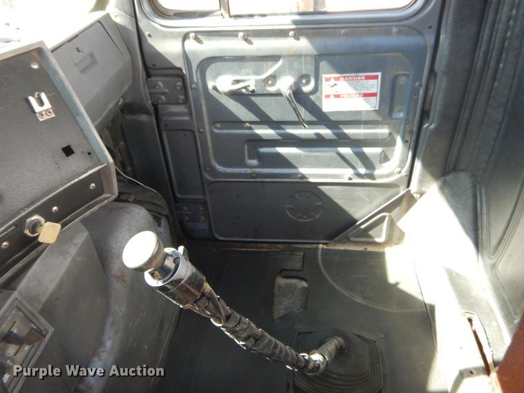 image for item DI1777 2001 Mack DM690S ready mix truck