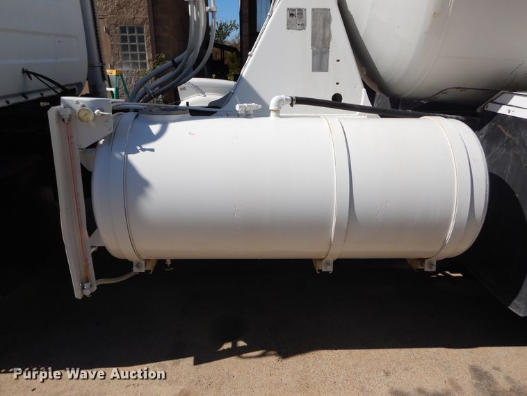 image for item DI1777 2001 Mack DM690S ready mix truck