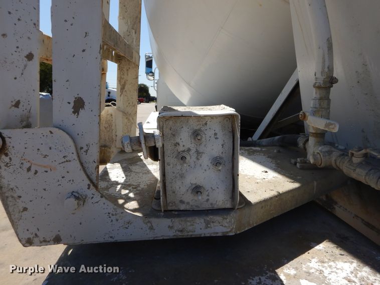 image for item DI1777 2001 Mack DM690S ready mix truck