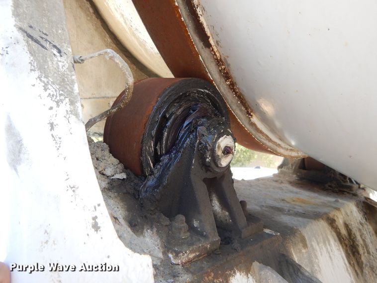 image for item DI1777 2001 Mack DM690S ready mix truck