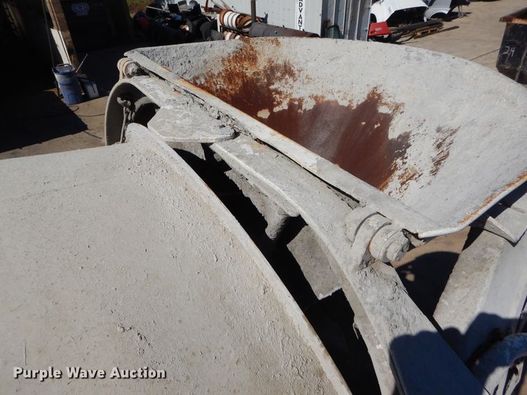 image for item DI1777 2001 Mack DM690S ready mix truck