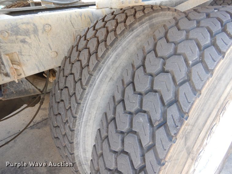 image for item DI1777 2001 Mack DM690S ready mix truck