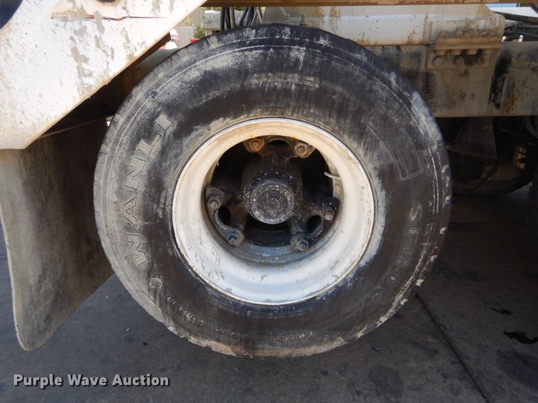 image for item DI1777 2001 Mack DM690S ready mix truck