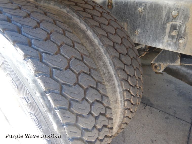 image for item DI1777 2001 Mack DM690S ready mix truck