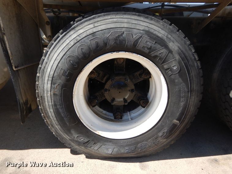 image for item DI1777 2001 Mack DM690S ready mix truck