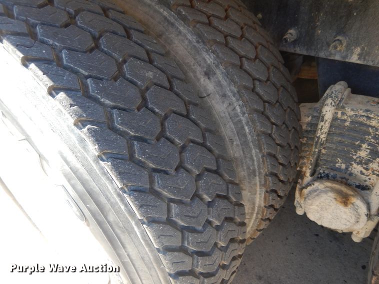 image for item DI1777 2001 Mack DM690S ready mix truck