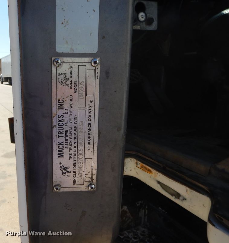 image for item DI1777 2001 Mack DM690S ready mix truck