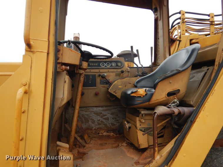 image for item DI2356 1989 Caterpillar 615C elevating scraper