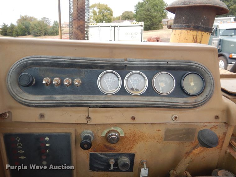 image for item DI2356 1989 Caterpillar 615C elevating scraper