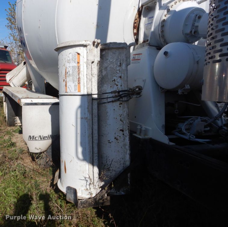 image for item DV9745 2007 Sterling L-Line ready mix truck