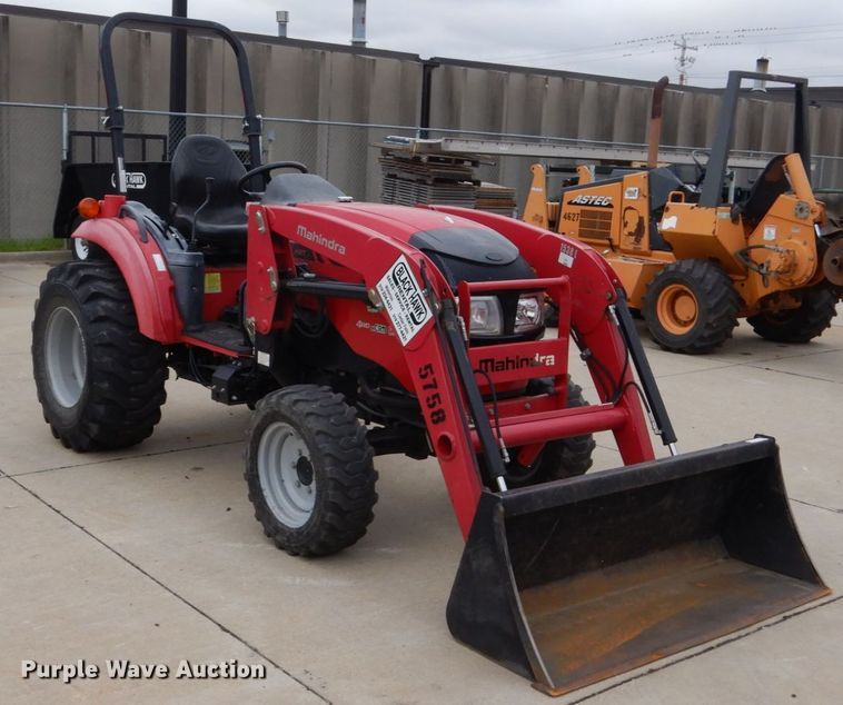 image for item EC9019 2014 Mahindra 1533 HST MFWD tractor