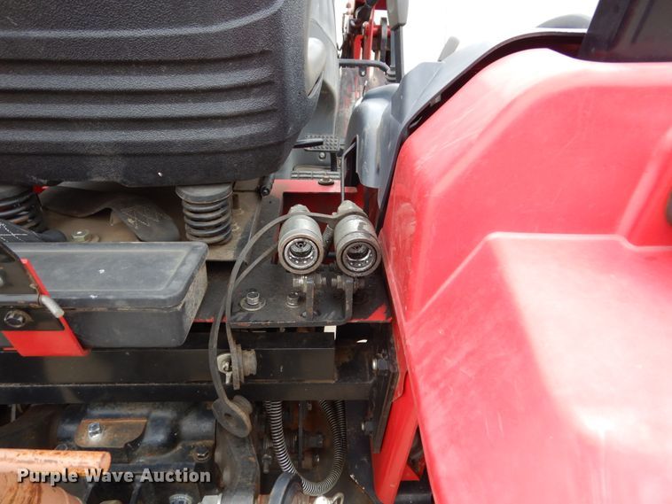 image for item EC9019 2014 Mahindra 1533 HST MFWD tractor