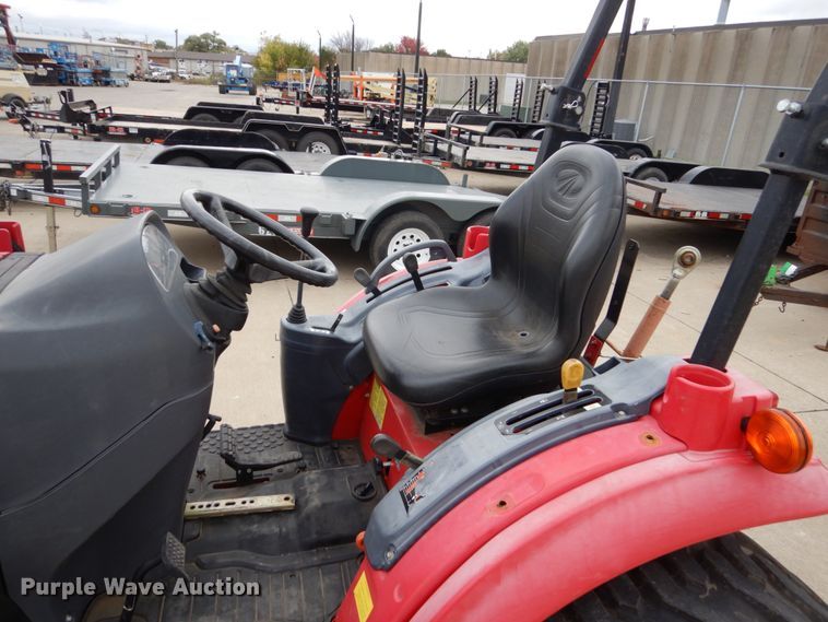 image for item EC9019 2014 Mahindra 1533 HST MFWD tractor