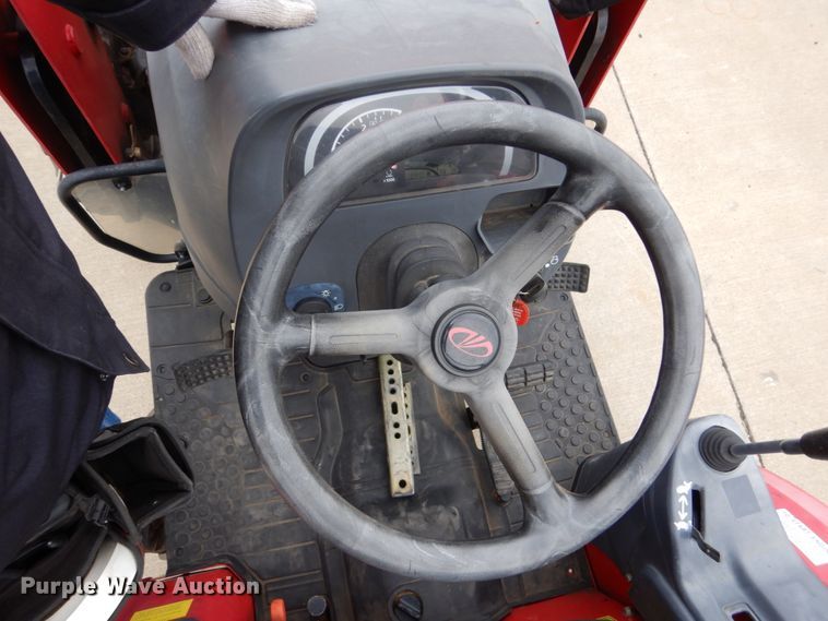 image for item EC9019 2014 Mahindra 1533 HST MFWD tractor