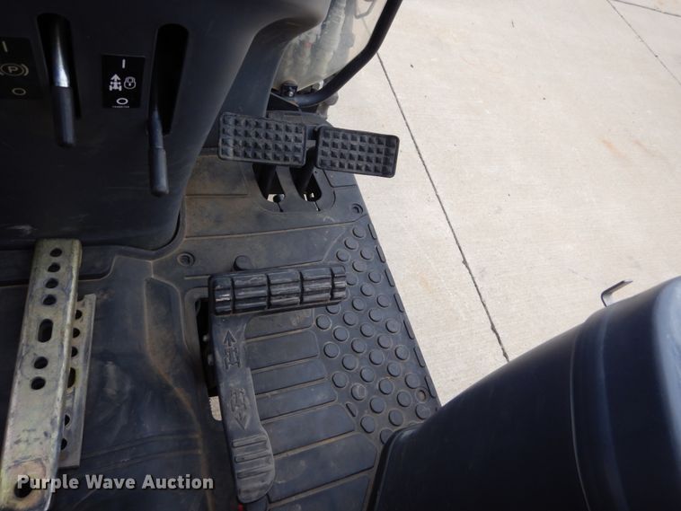 image for item EC9019 2014 Mahindra 1533 HST MFWD tractor