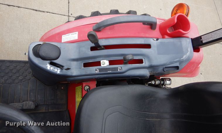 image for item EC9019 2014 Mahindra 1533 HST MFWD tractor