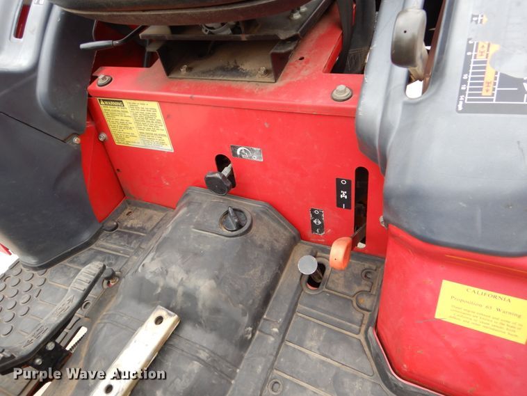 image for item EC9019 2014 Mahindra 1533 HST MFWD tractor