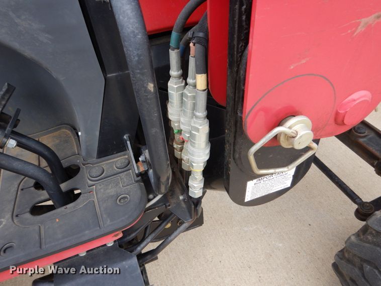 image for item EC9019 2014 Mahindra 1533 HST MFWD tractor