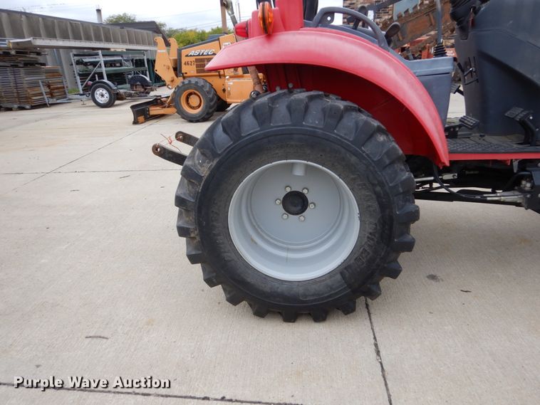 image for item EC9019 2014 Mahindra 1533 HST MFWD tractor