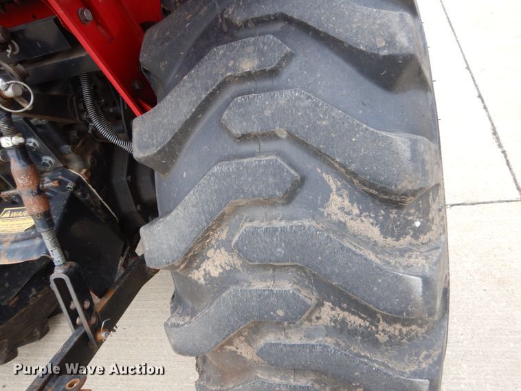 image for item EC9019 2014 Mahindra 1533 HST MFWD tractor