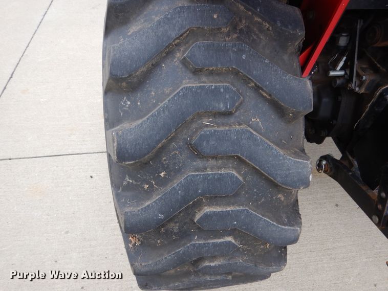 image for item EC9019 2014 Mahindra 1533 HST MFWD tractor