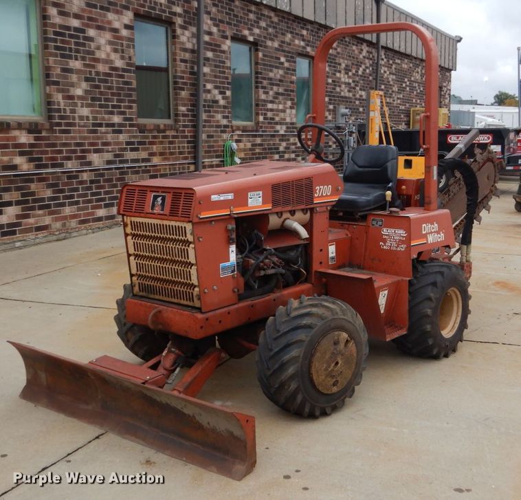 image for item EC9021 1999 Ditch Witch 3700 trencher
