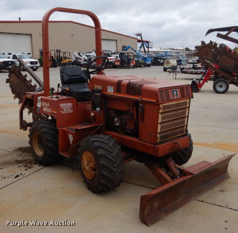 image for item EC9021 1999 Ditch Witch 3700 trencher