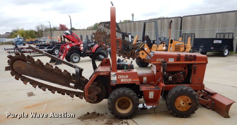 image for item EC9021 1999 Ditch Witch 3700 trencher