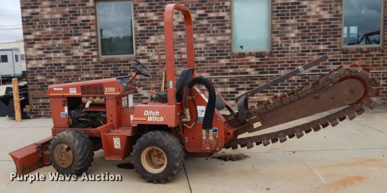 image for item EC9021 1999 Ditch Witch 3700 trencher