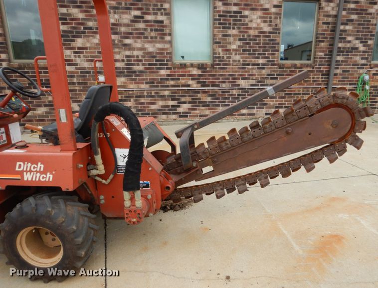 image for item EC9021 1999 Ditch Witch 3700 trencher