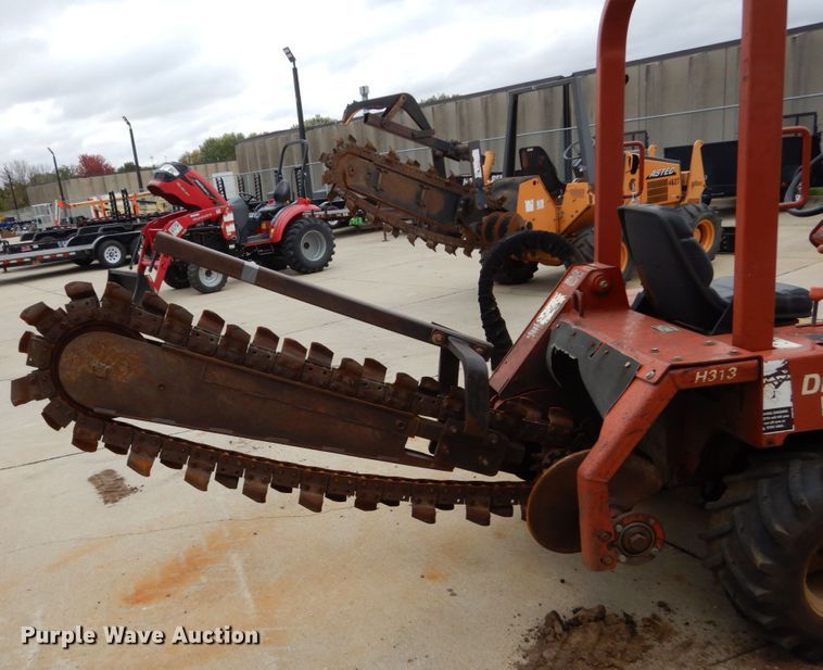 image for item EC9021 1999 Ditch Witch 3700 trencher