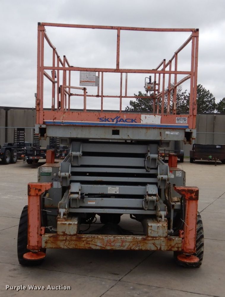 image for item EC9022 Sky Jack SJ8841 scissor lift