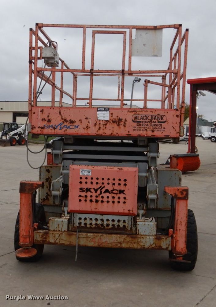 image for item EC9022 Sky Jack SJ8841 scissor lift