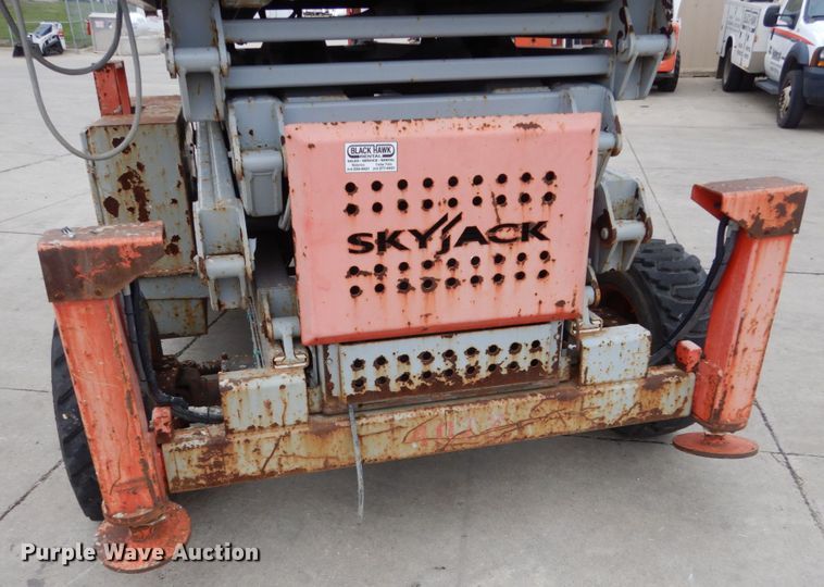 image for item EC9022 Sky Jack SJ8841 scissor lift