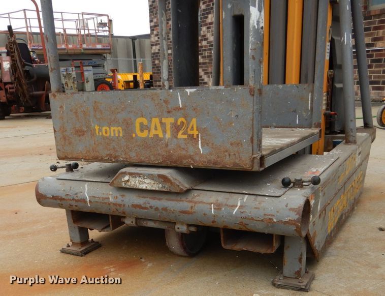 image for item EC9023 Workforce Tom Cat vertical lift