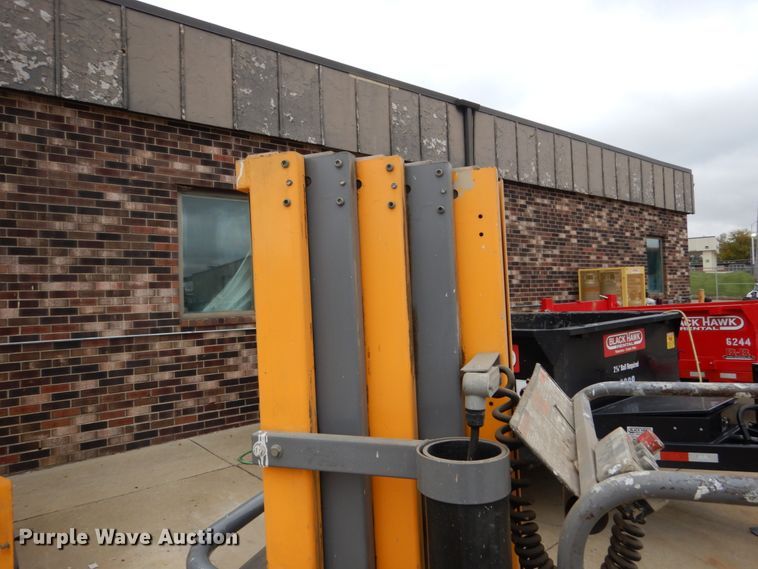 image for item EC9023 Workforce Tom Cat vertical lift