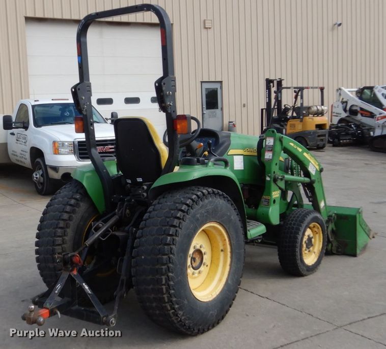 image for item EC9026 2006 John Deere 3320 tractor