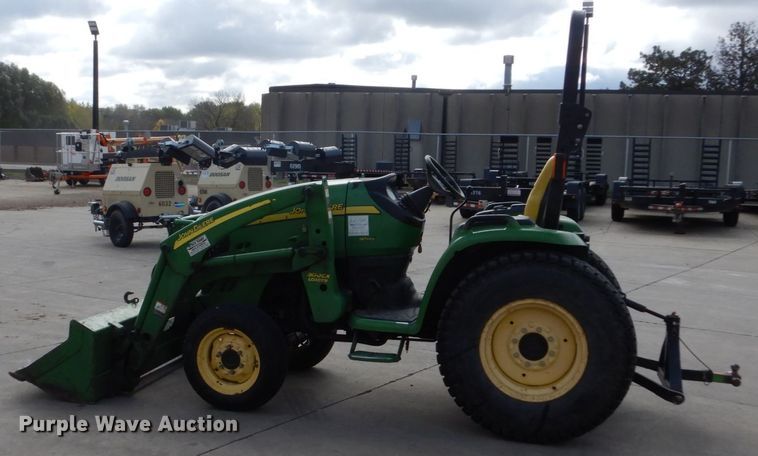image for item EC9026 2006 John Deere 3320 tractor