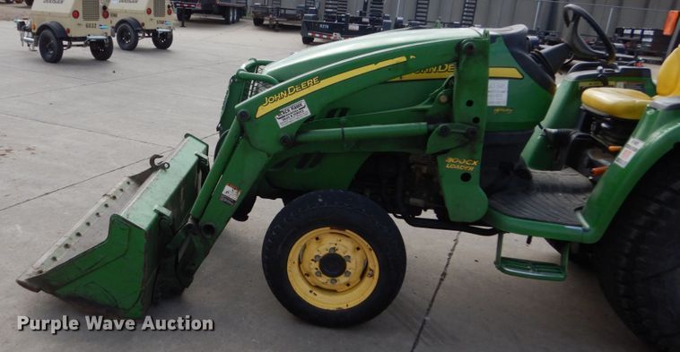 image for item EC9026 2006 John Deere 3320 tractor