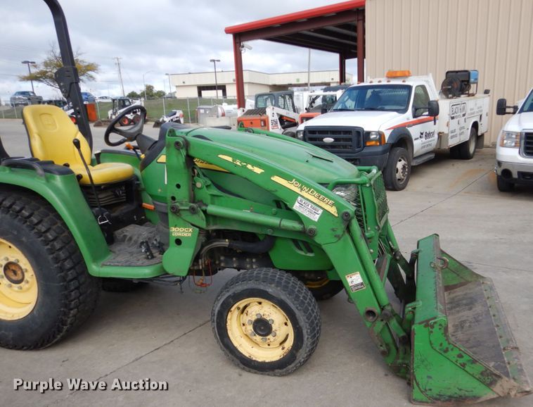 image for item EC9026 2006 John Deere 3320 tractor