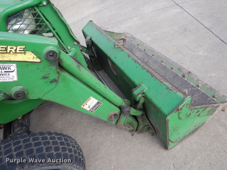 image for item EC9026 2006 John Deere 3320 tractor