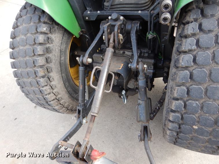 image for item EC9026 2006 John Deere 3320 tractor